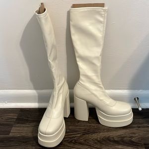 Steve Madden - Cypress Boots - off-white - size 11